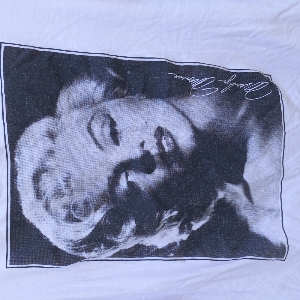 Marilyn Monroe graphic light pink junior XXL shirt